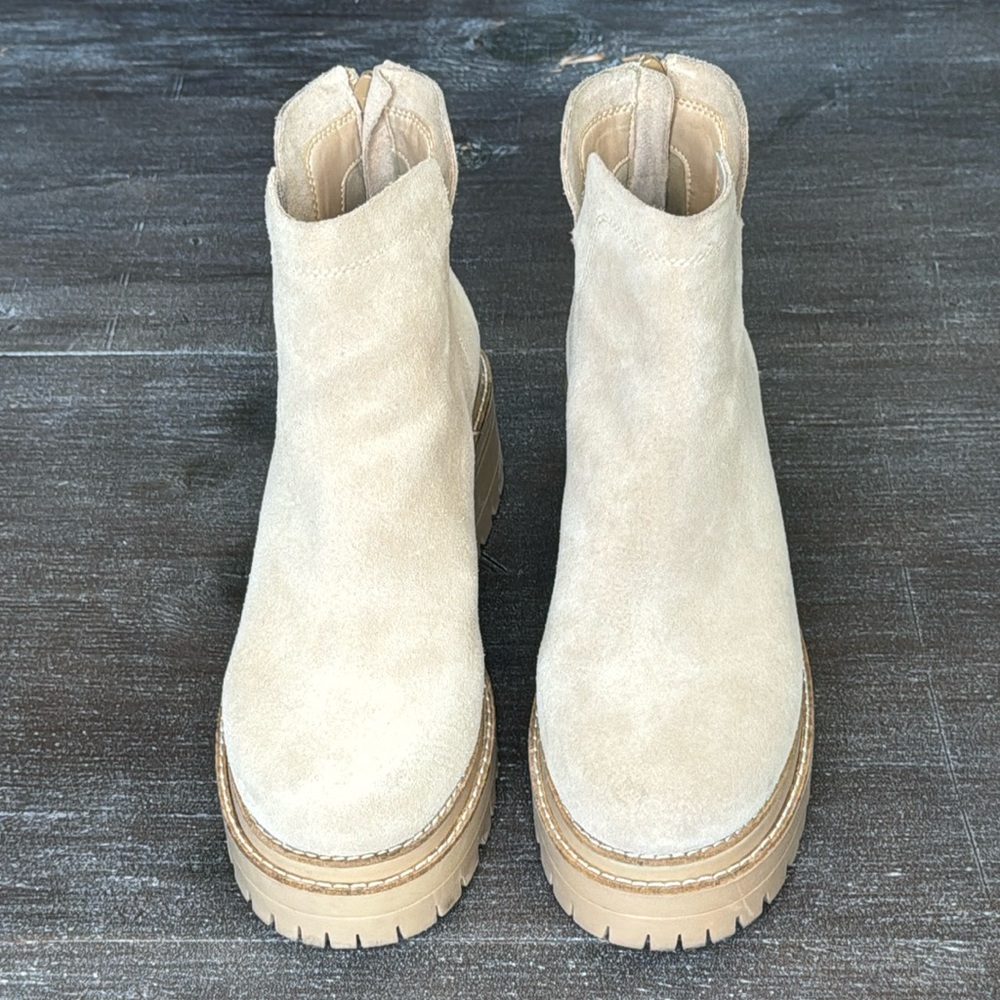 Gianni Bini Griffyn Beige Suede Lug Sole Back Zipper Ankle Boots Booties Sz 7.5
